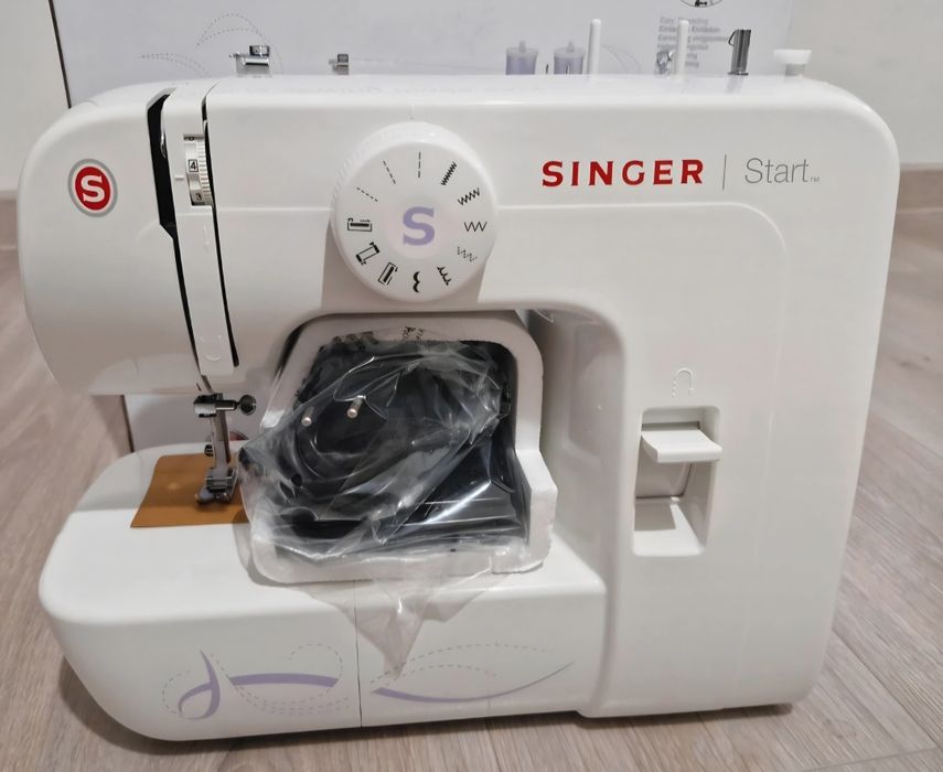 Mașina de cusut singer 1306