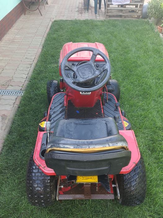 Tractor gradina marca Countax cu motor Honda de 14 cai În 2 pistoane.