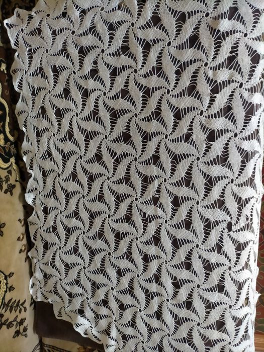 Продам текстиль кружевные скатерти