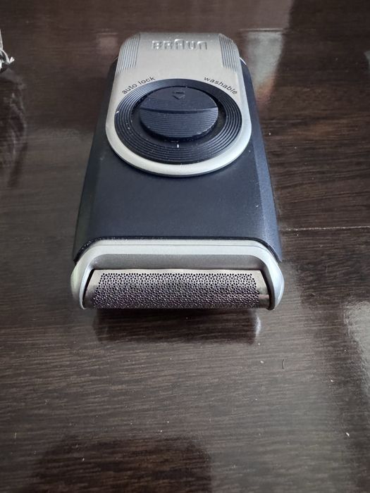 Aparat barbierit portabil Braun m90