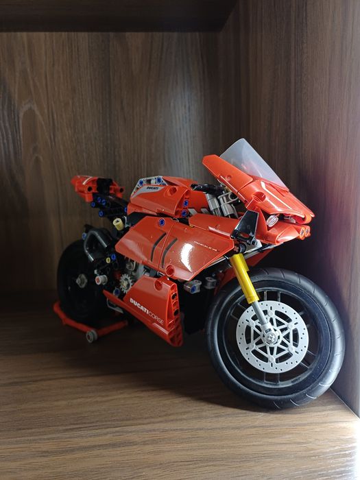 Продам Лего Technic Ducati Panigale V4 R