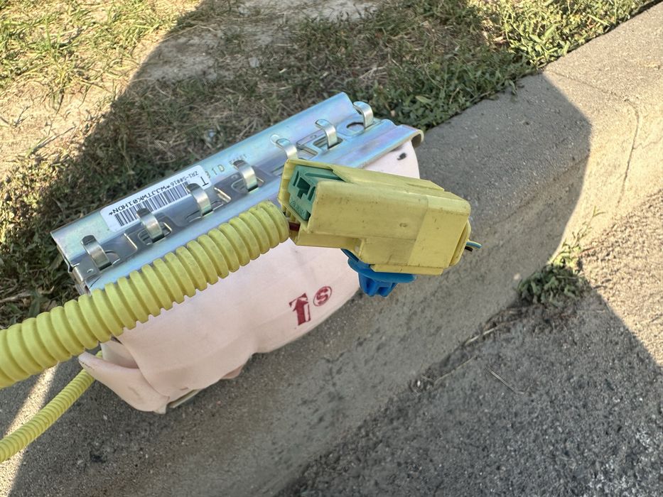 Прдушка безопасности Subaru impreza 2011