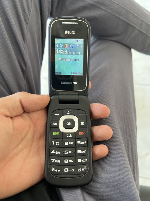 Samsung duos ochilib yopiladigan knopka kamerali 2 sim