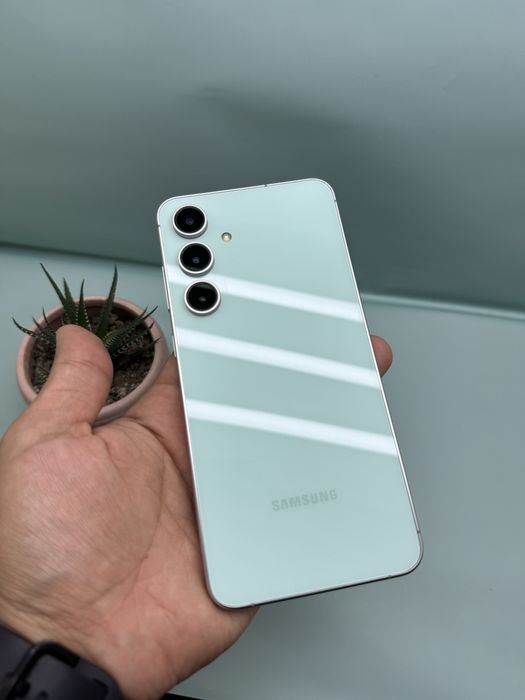 Samsung s24 fe 8/128Gb