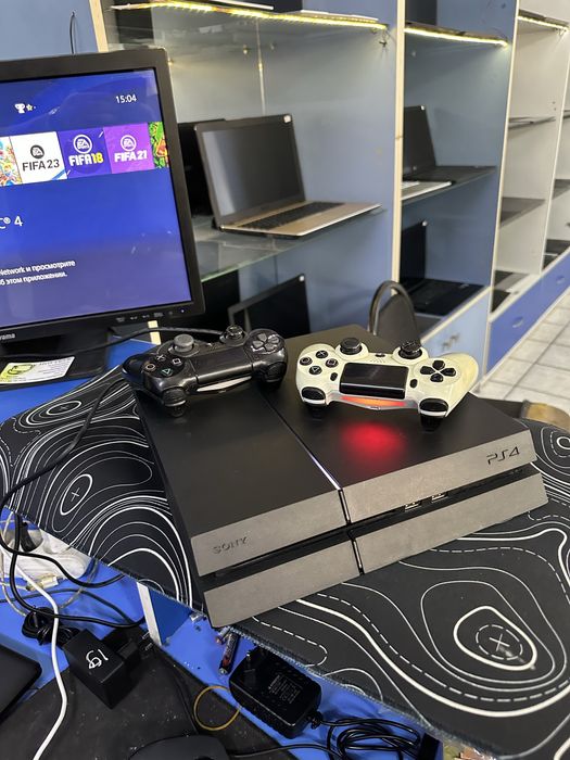 PS4 Classic CUH-1208B 2 джостика в хорошем состоянии