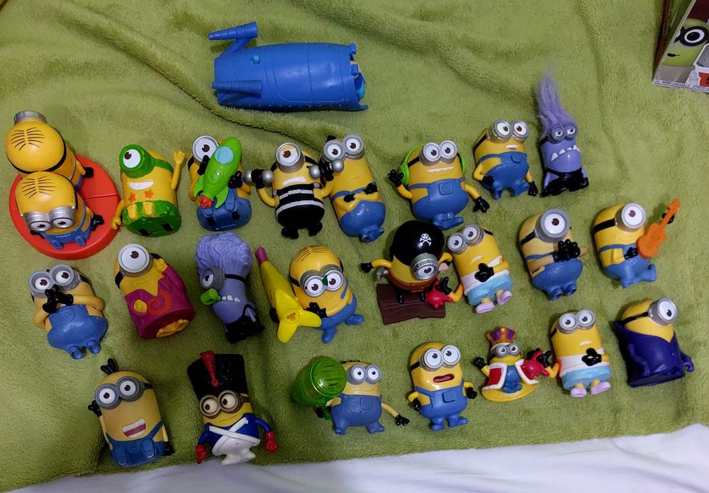 Colecție de minioni de diferite marimi