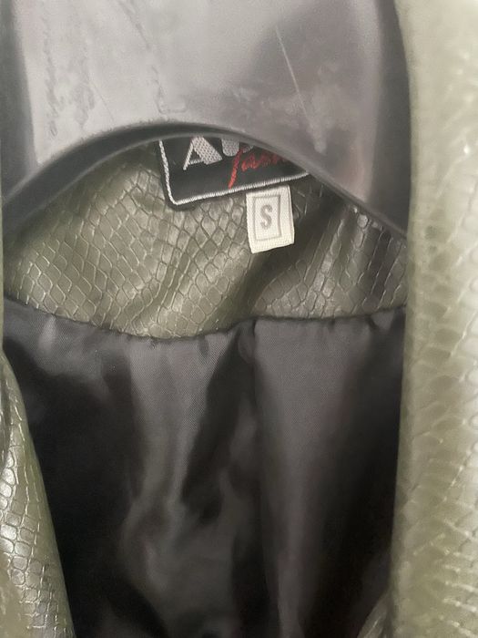 Кожено палто със змийски ефект