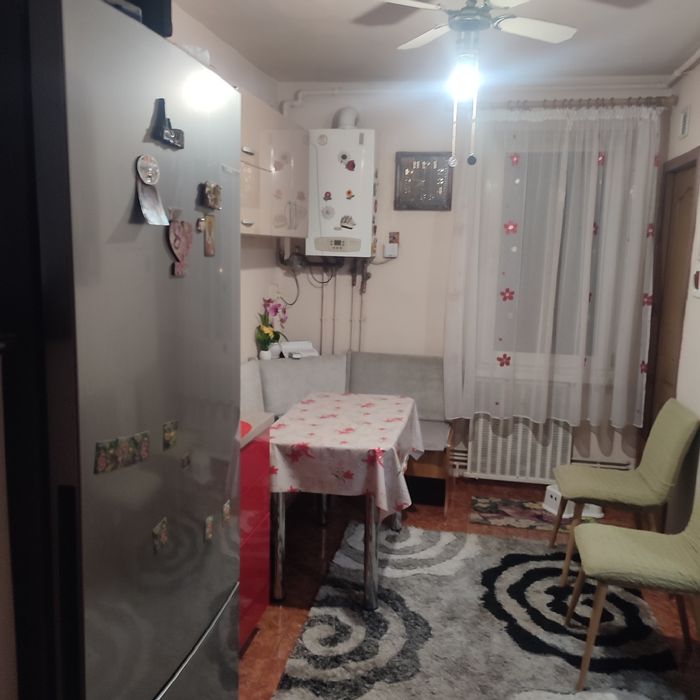 Apartament cu 2 camerei+garaj sub bloc