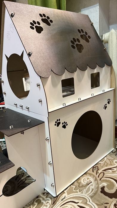 Домик для кошек двухэтажный