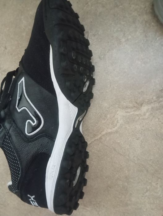 Продавам спортни обувки Joma