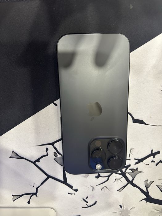 Продам Айфон 16 про