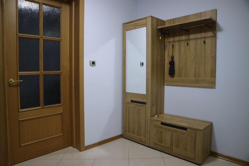 Дава се под наем Тристаен апартамент в София, Изток - 120 кв.м за 970 € - Снимка #2