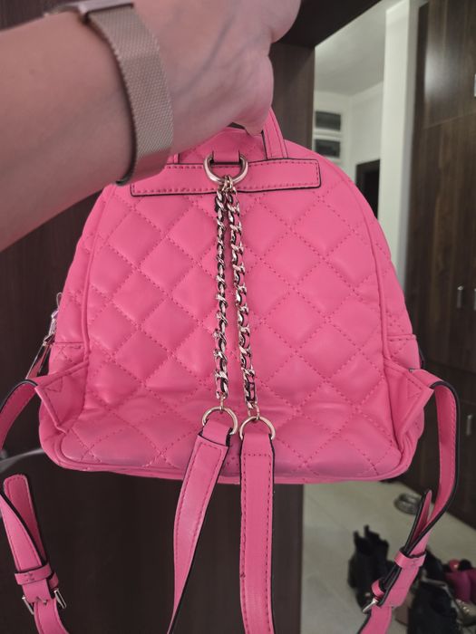 Чанта и раница Guess