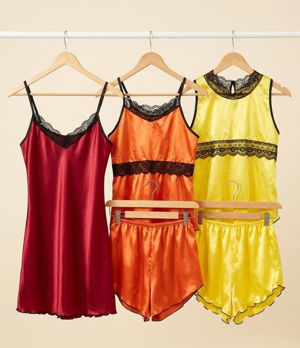 Пижамы атласные размер 42/44