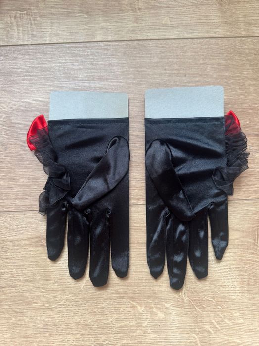 Manusi negre cu funda rosie Spirit Halloween