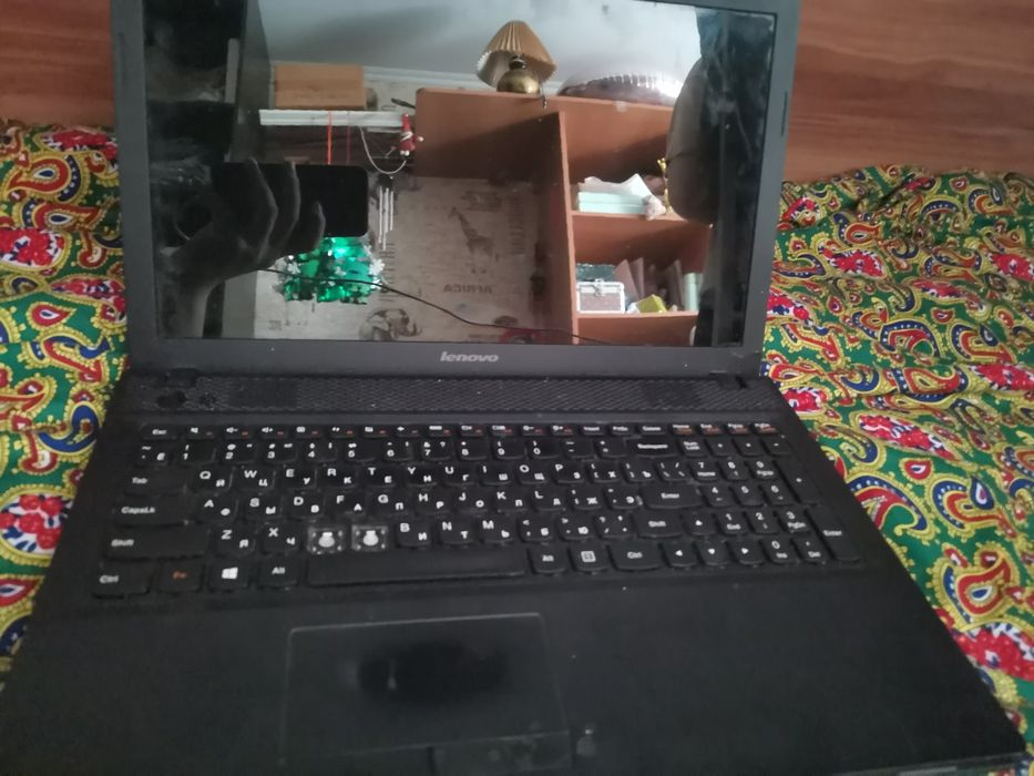Древний Ноутбук lenovo