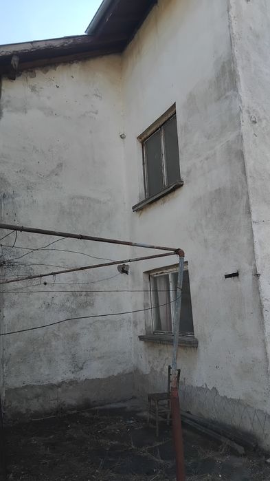 Продава къща.в с.Багренци общ.Кюстендил