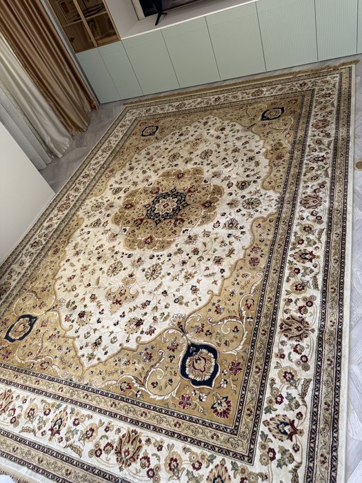 Иранский ковер чистый