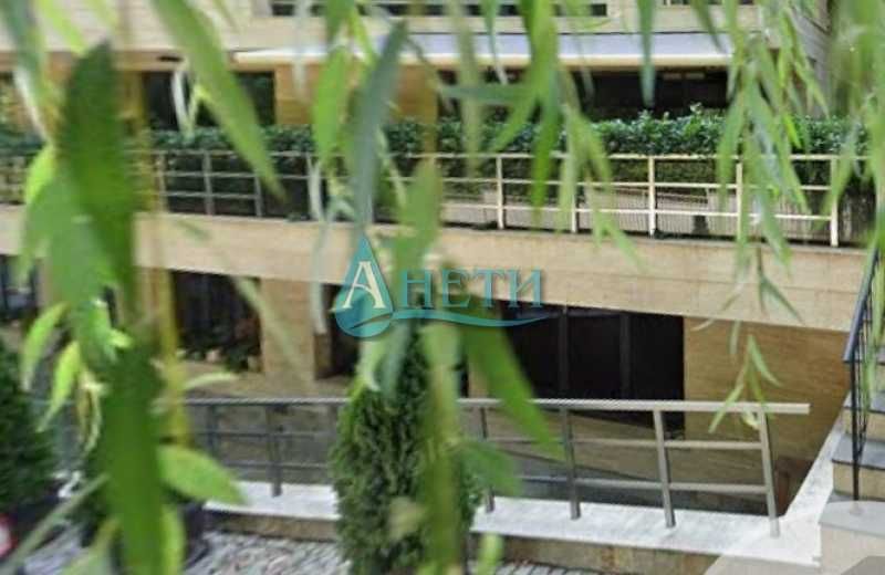 Четиристаен апартамент 187м2 в кв.Бояна собствен двор 41м2, гараж 28м2