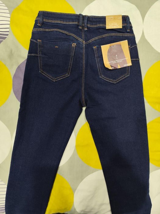 Дамски дънки с повдигащ ефект