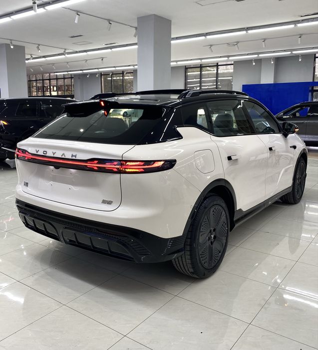 Voyah Courage 570KM Elektr Full 4 AWD (2ta mator) 1 yil garantiya