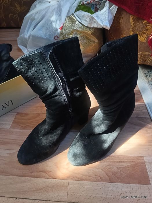 Продам женские сапоги