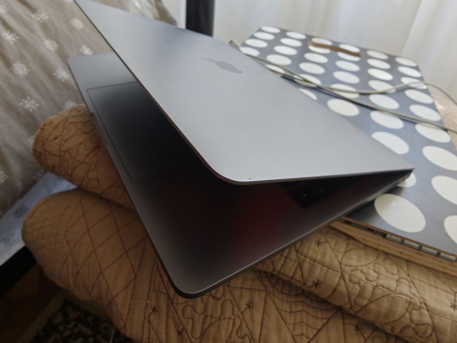 Laptop Apple MacBook Pro 2017 13" TouchBar, baterie nouă