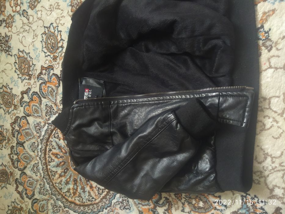 Koja kurtka ugil bollarga