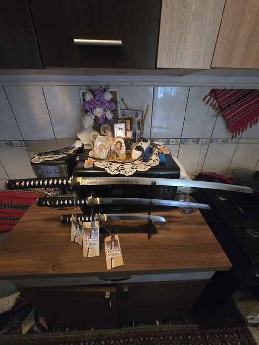 Set de trei sabii de samurai