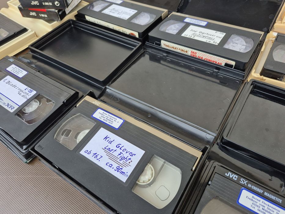 Vând 12 casete video VHS originale JVC, 90,180,240minute filme diferit