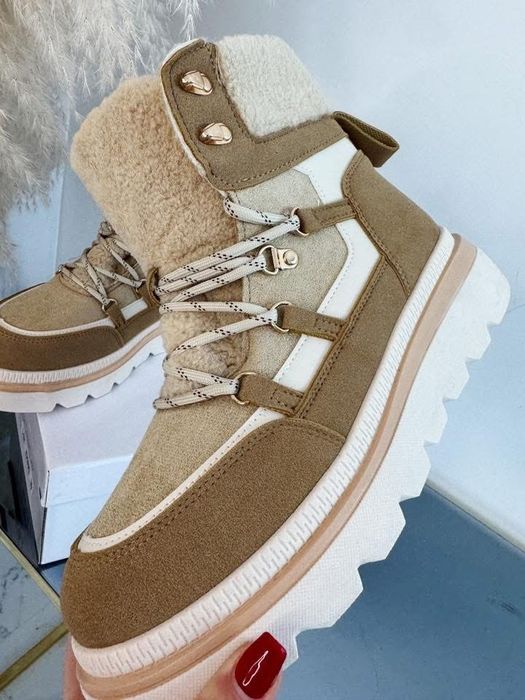 Топли зимни дамски боти