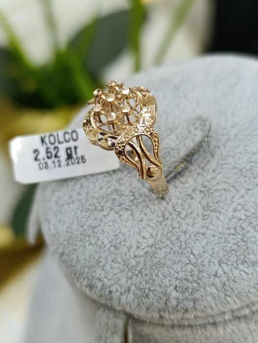 Золотое кольцо, проба 585, вес 2,52 гр, размер 18,5