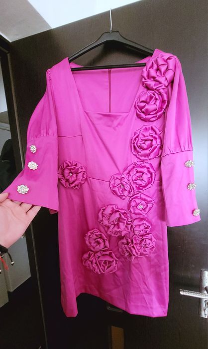 Rochie deosebită din tafta cu bujori 3D