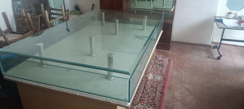 Akvarium stol to'ylar, tadbirkar uchun, sotiladi