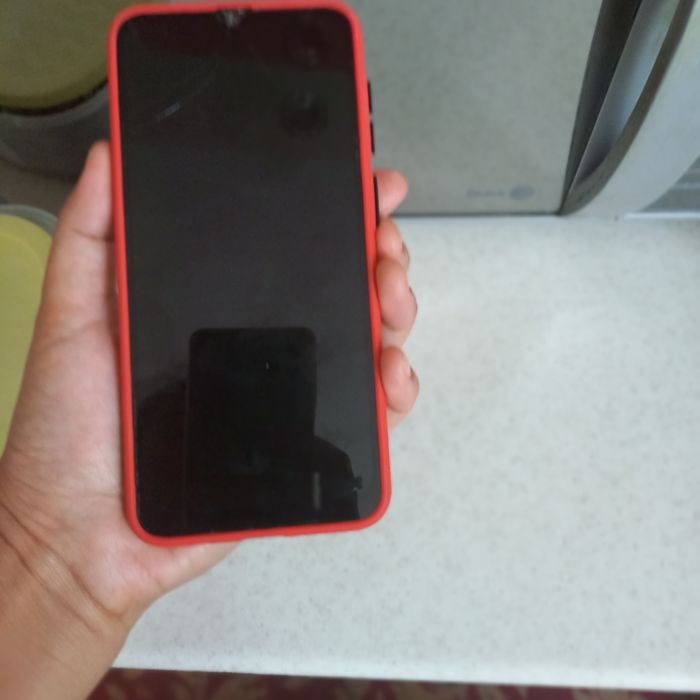 Срочно Продам телефон сломан экран!