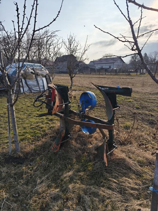 Vând plug reversibil cu doua brazdare