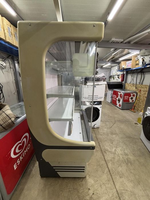 Хладилна витрина  с нов компресор отворена с щора ВхДхШ 200/85/125см