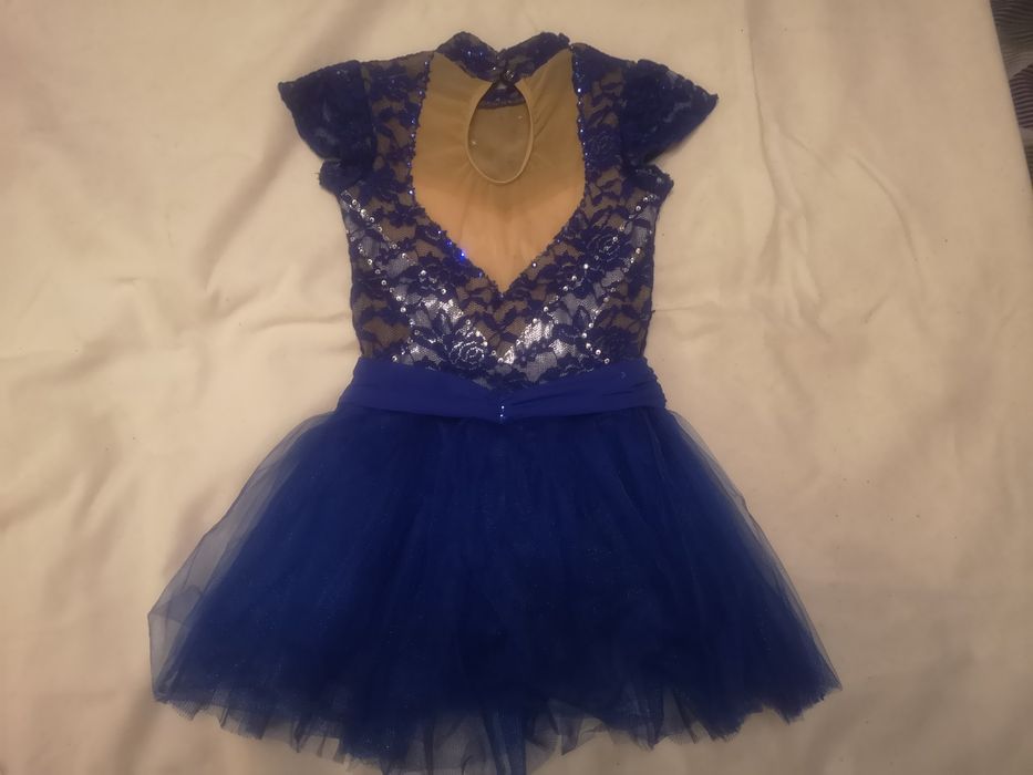 Дестка рокля за фигурно пързаляне