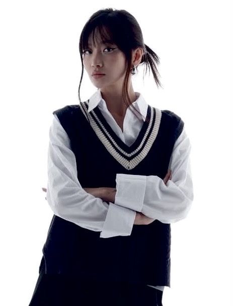 Черная школьная жилетка