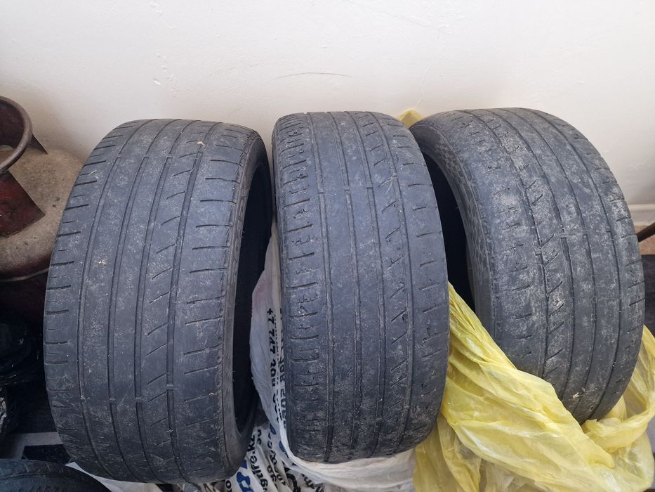 Продам 235/45/18 летние шины