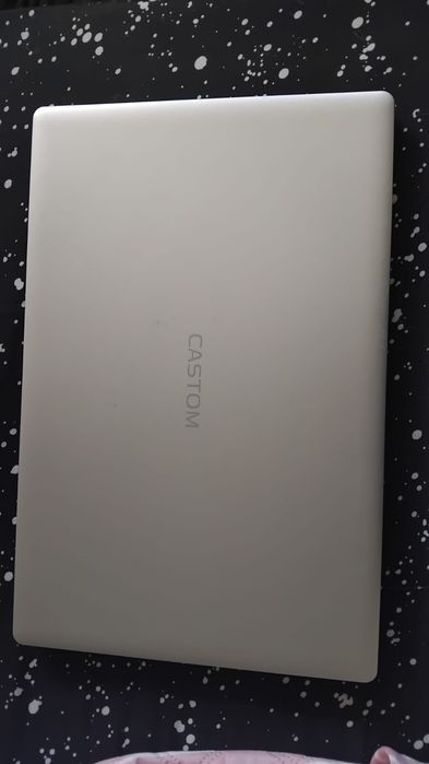 Продается ноутбук Castom.