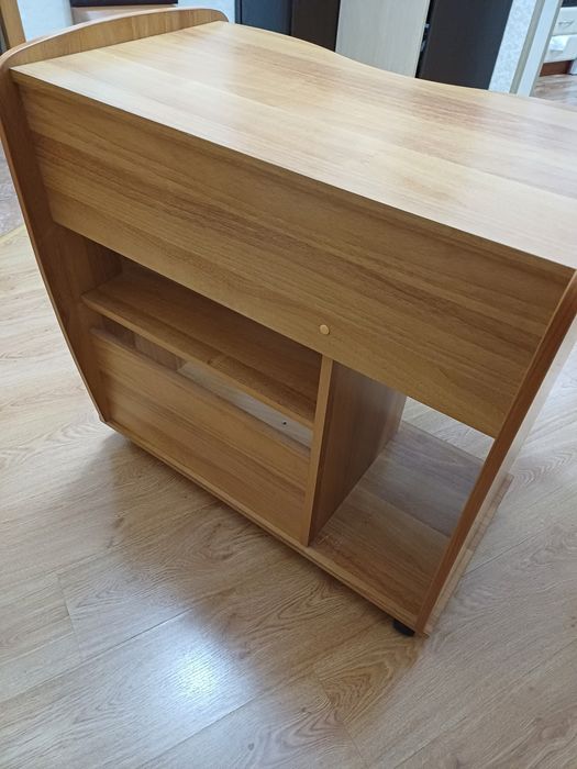 Стол компьютерный продам.