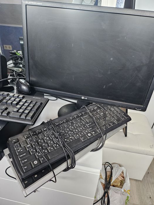 Компютър с монитор LG