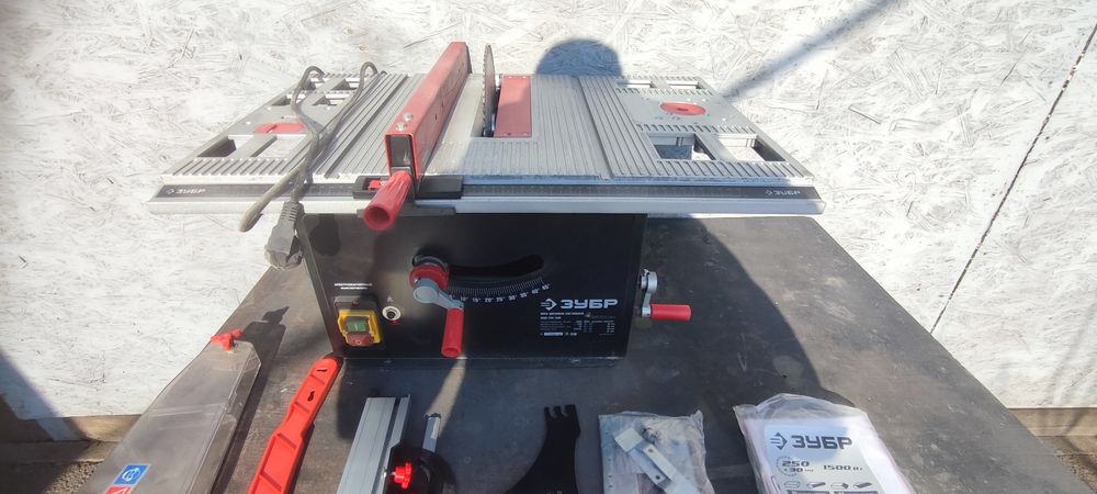 Продам пилу дисковую Зубр