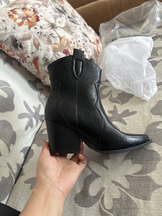 Продам ботильоны новые. На ро 37-38