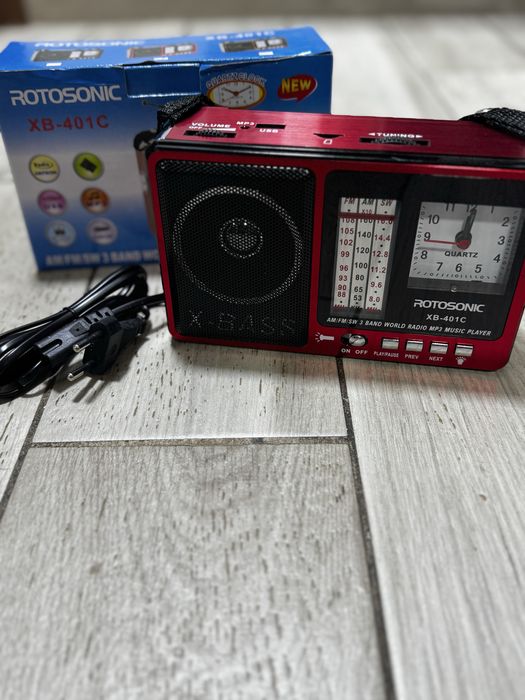 Radio FM cu ceas/ Sd/ Stick/ acumulator