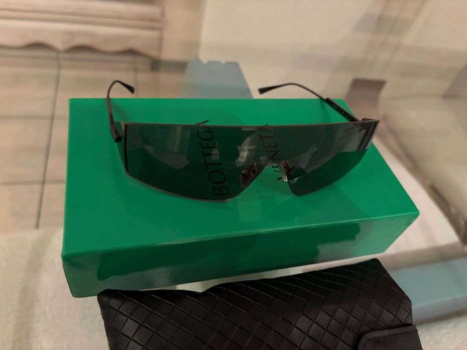 Слънчеви очила на Bottega Veneta 1299S
