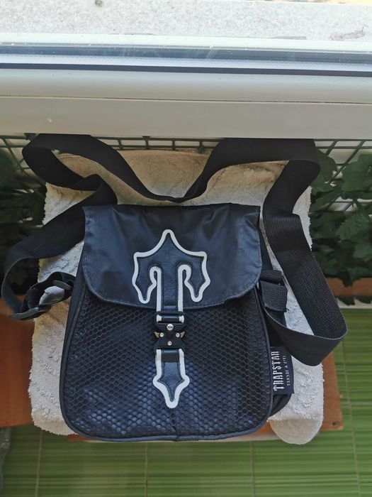 Geanta Trapstar crossbody culoare neagra