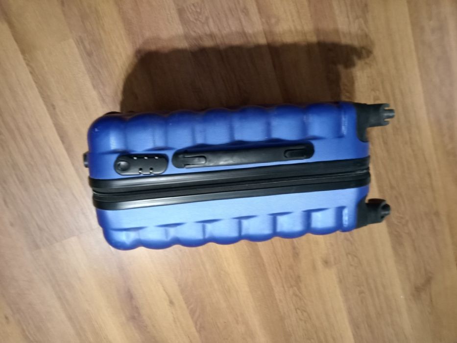 Продам чемодан для ручной клади