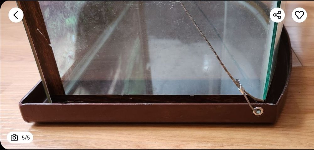 Аквариум с навесной полкой.